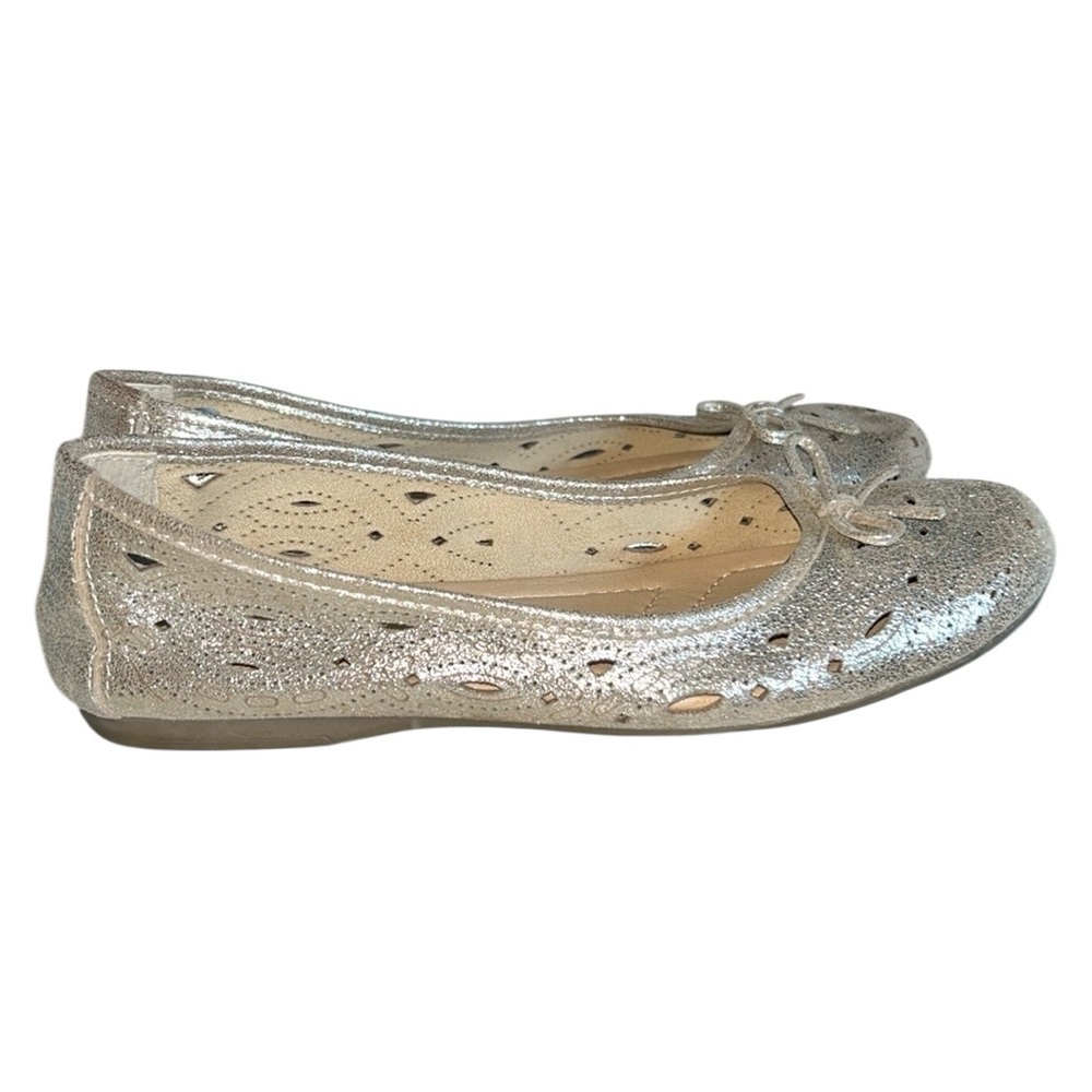 EARTH Josie Leather Comfort Laser Cut Bow Ballet Flats Metallic Gold Shoes Sz 8 - Picture 4 of 10